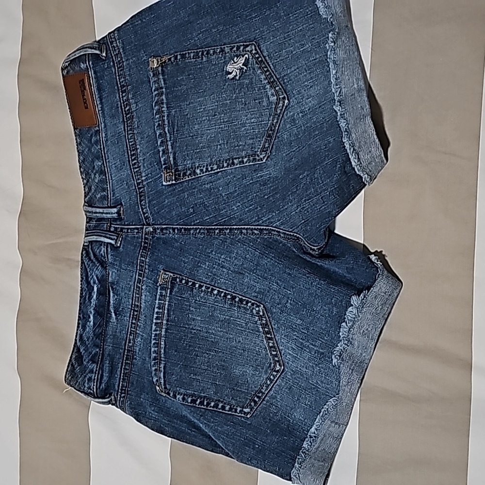 Womens express jean shorts size 8